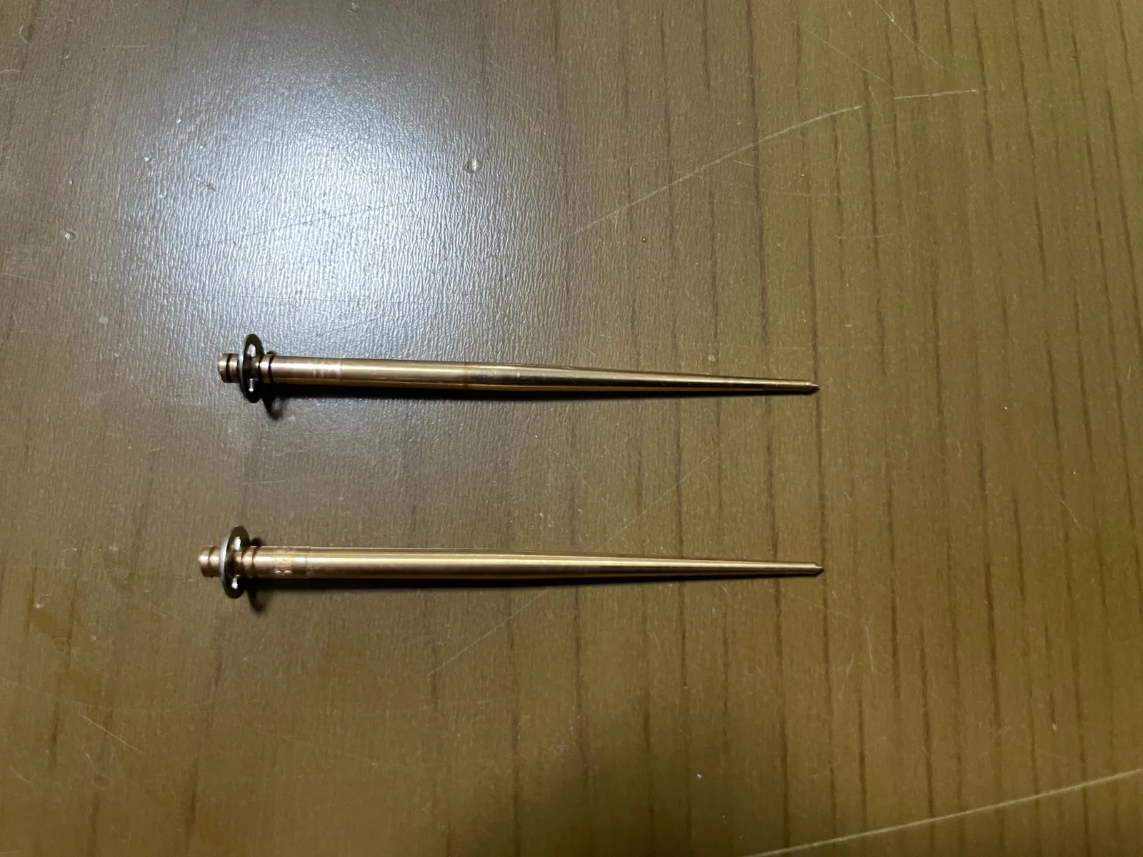 PE24の使用済みジェットニードルと新品の比較