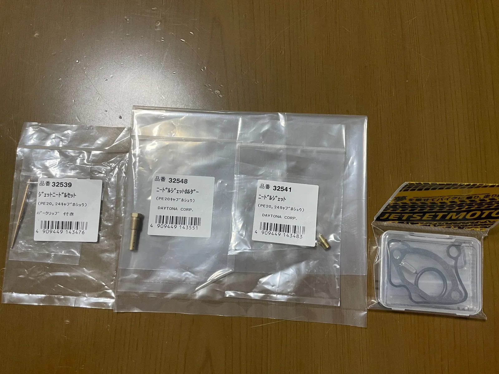 PE24用に交換したデイトナ製ジェットニードルセット、ニードルジェットホルダー、ニードルジェット